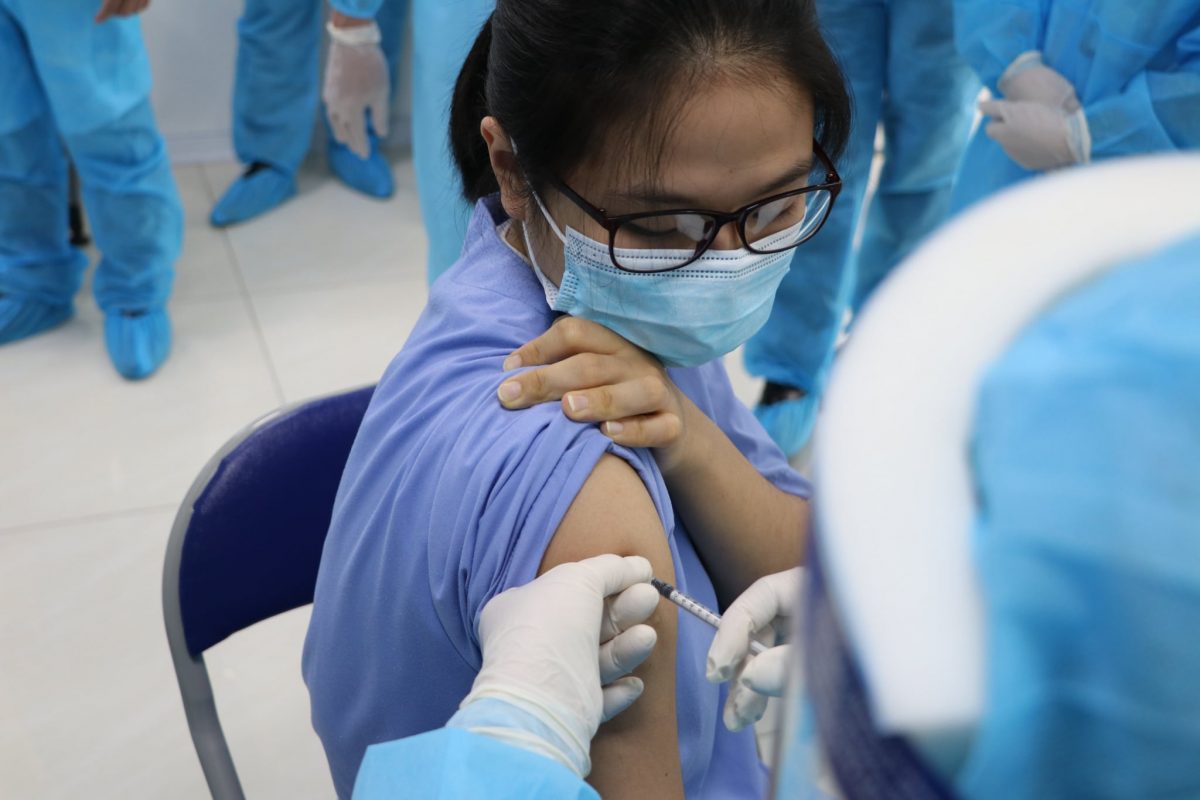 Việt Nam chưa ghi nhận hiện tượng đông máu sau tiêm vắc-xin ngừa COVID-19 AstraZeneca