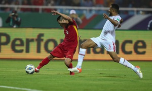 ĐT Việt Nam thể hiện nỗ lực đáng khen dù không giành điểm trước Oman