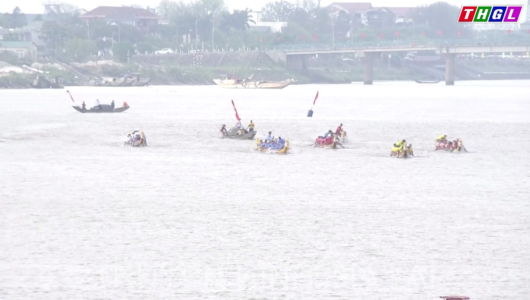Triệu Phong, Quảng Trị:  Tổ chức giải đua thuyền truyền thống nhân kỷ niệm 115 ngày sinh Tổng Bí thư Lê Duẩn