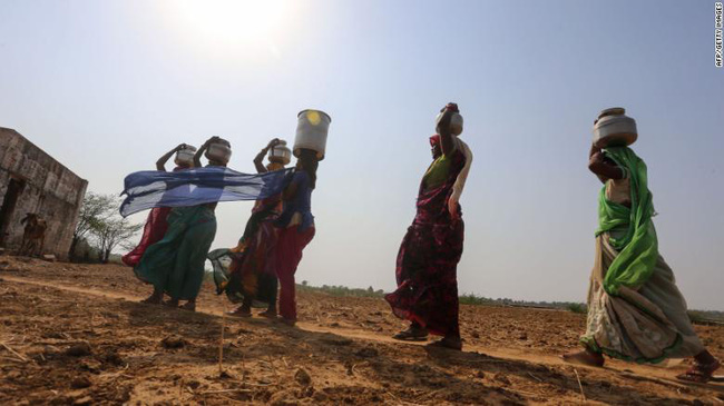 Người dân Ấn Độ hứng chịu nắng nóng kỷ lục và thiếu nước sạch nghiêm trọng