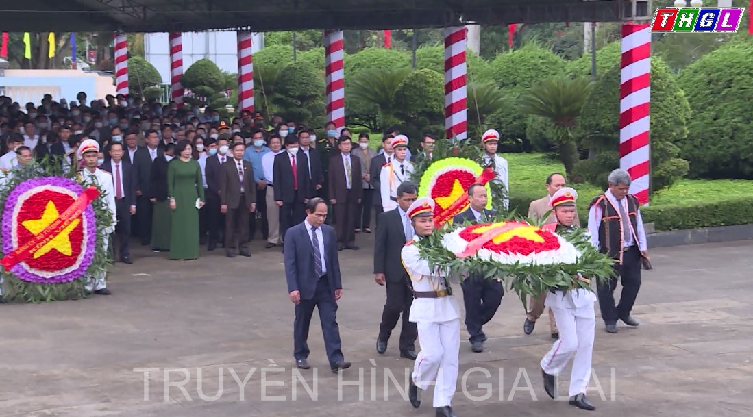 Lễ viếng Nghĩa trang Liệt sỹ tỉnh nhân kỷ niệm 90 năm ngày thành lập tỉnh Gia Lai