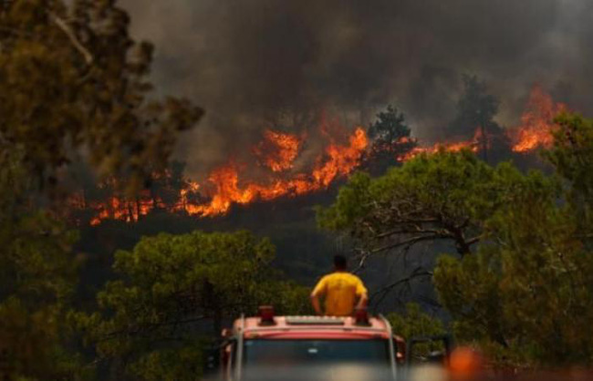 Cháy rừng bùng phát ở Tây Nam Thổ Nhĩ Kỳ trong nắng nóng và gió thổi mạnh