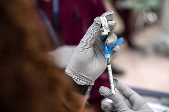 Mỹ chuẩn bị đợt tiêm chủng vaccine COVID-19 ngừa các biến chủng mới