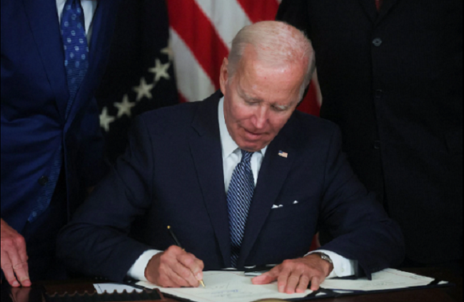 Tổng thống Mỹ Biden ký dự luật về khí hậu, chăm sóc sức khỏe và thuế trị giá 430 tỷ USD