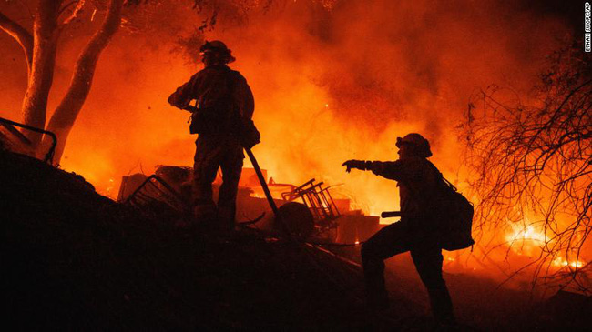 Cháy rừng Fairview ở California khiến 2 người thiệt mạng, cư dân khẩn cấp sơ tán