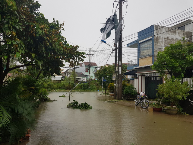 CẬP NHẬT hậu quả ban đầu do bão số 4: Đà Nẵng, Quảng Nam, Quảng Ngãi hiện chưa ghi nhận thiệt hại về người