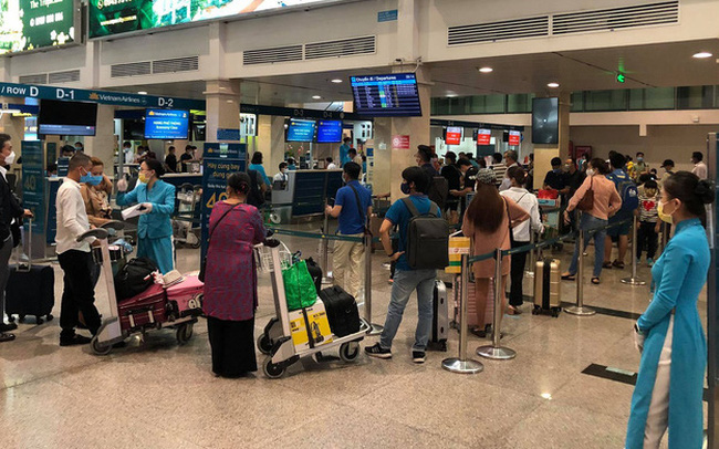 Sản lượng vận chuyển khách các hãng hàng không Việt Nam giảm mạnh