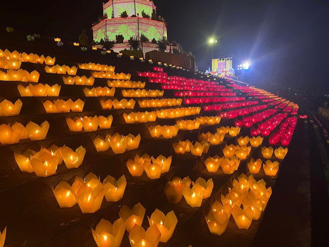 Lễ cầu an và hội hoa đăng ở Côn Sơn – Kiếp Bạc