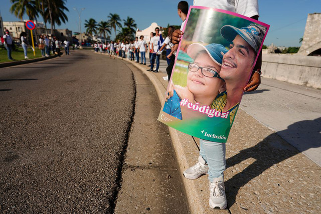 Người dân Cuba bỏ phiếu trong cuộc trưng cầu dân ý về hôn nhân đồng giới, nhận con nuôi