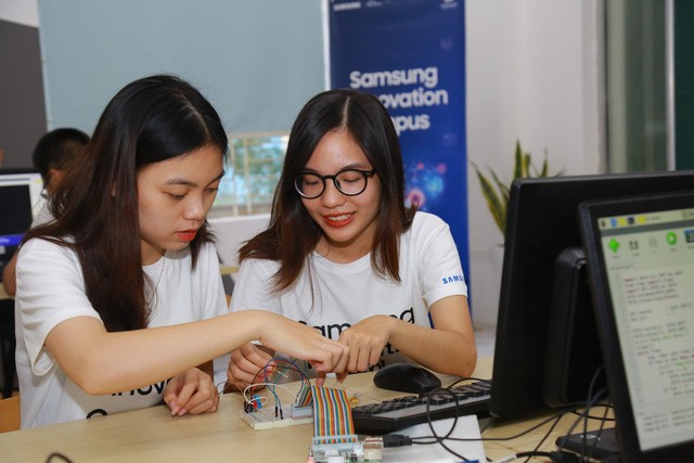 Phát triển nguồn nhân lực công nghệ cao trong cuộc CMCN 4.0 tại Việt Nam