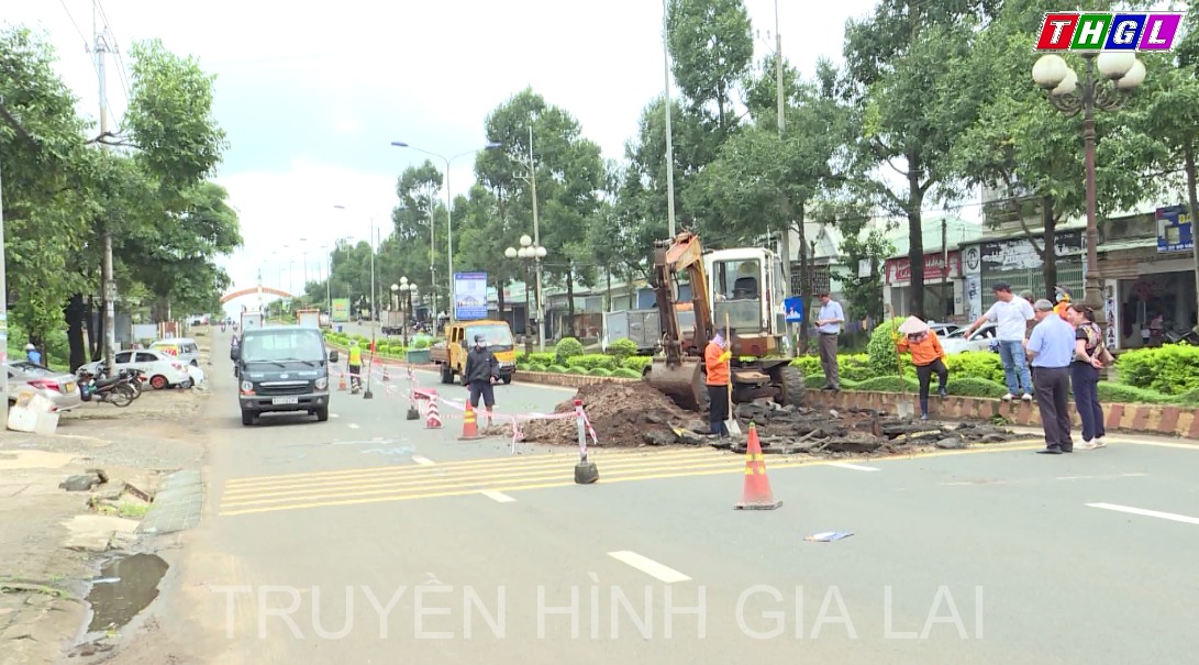 Đề ra giải pháp khắc phục kịp thời “hố tử thần” xuất hiện trên đường Võ Văn Kiệt, thành phố Pleiku