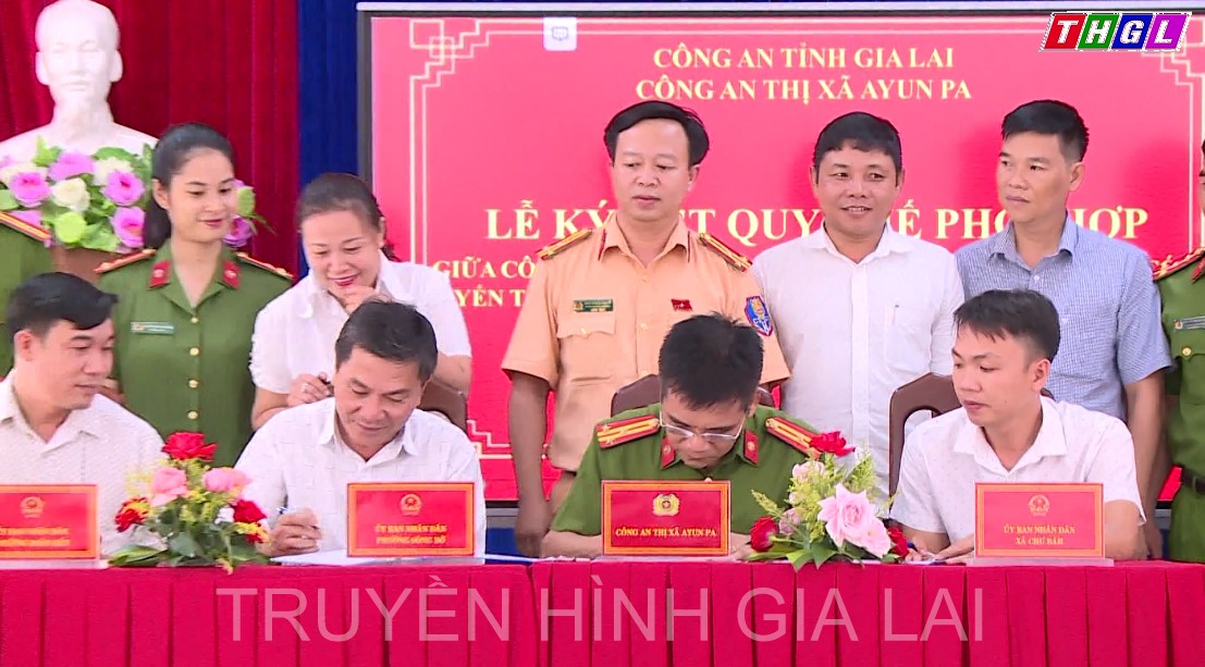 Công an thị xã Ayun Pa tổ chức ký Quy chế phối hợp với các địa phương có tỉnh lộ 668 đi qua