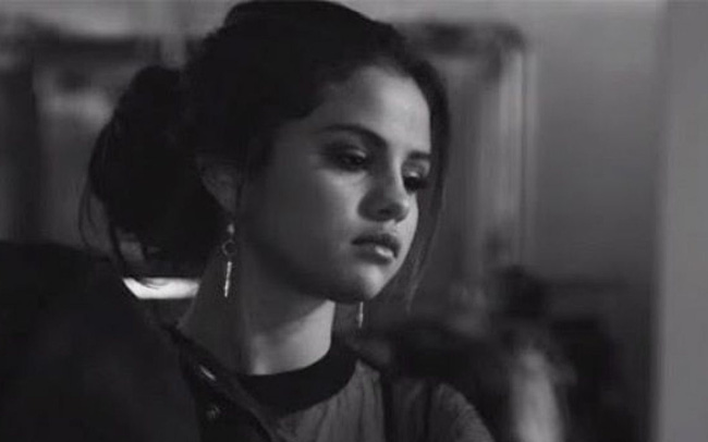 Selena Gomez khóc “cạn nước mắt” trong teaser phim tài liệu về cuộc đời mình
