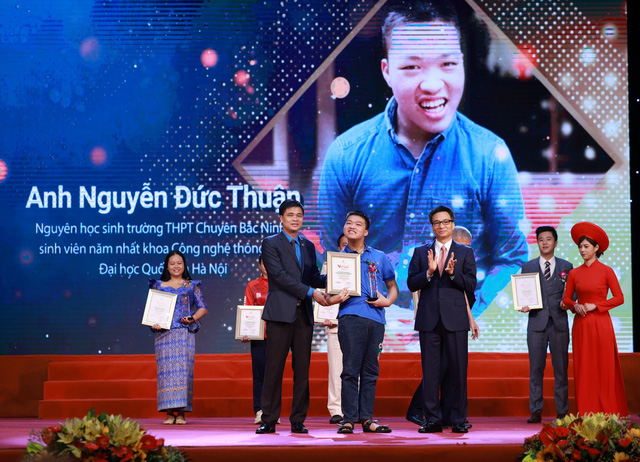 Nguyễn Đức Thuận – Chàng trai bại não nhận giải thưởng Vinh quang Việt Nam