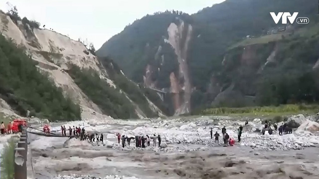 Trung Quốc tiếp tục tìm kiếm người sống sót sau động đất