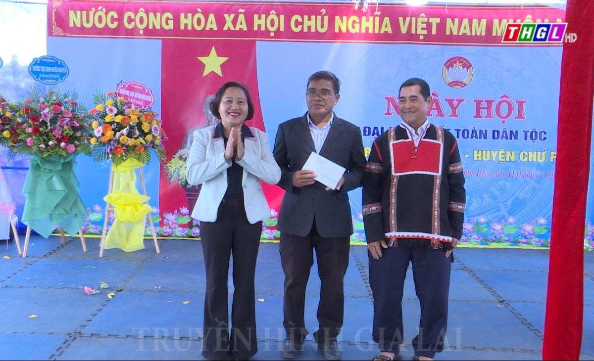 Phó Chủ tịch HĐND tỉnh Ayun H’Bút dự Ngày hội Đại đoàn kết toàn dân tộc tại thị trấn Nhơn Hòa, huyện Chư Pưh