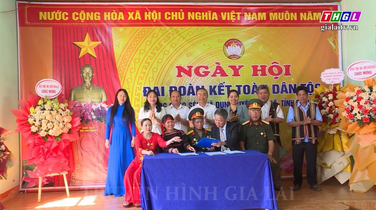 Phó Bí thư Tỉnh ủy Rah Lan Chung dự Ngày hội Đại đoàn kết toàn dân tộc tại làng Greo Sék, xã Dun, huyện Chư Sê