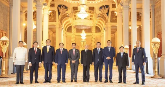 Lãnh đạo các nước ASEAN tiếp kiến Quốc vương Campuchia