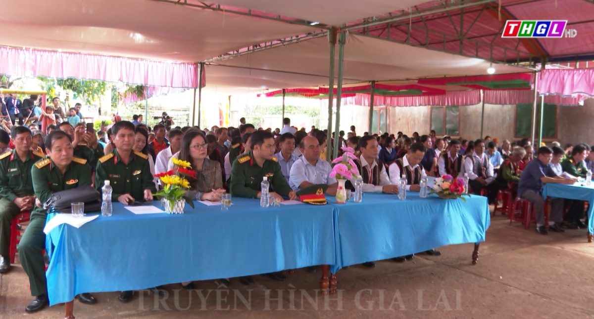Đại tá Lê Kim Giàu – Chỉ huy trưởng Bộ Chỉ huy Quân sự tỉnh Gia Lai dự Ngày hội Đại đoàn kết toàn dân tộc tại làng  Al Gôn