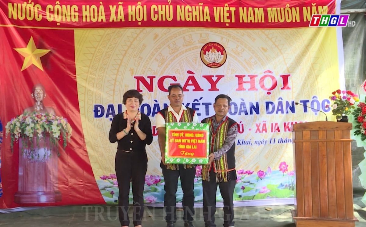 Đồng chí Phạm Thị Tố Hải dự Ngày hội Đại đoàn kết toàn dân tộc năm 2022 tại  làng Nú, xã Ia Khai, huyện Ia Grai