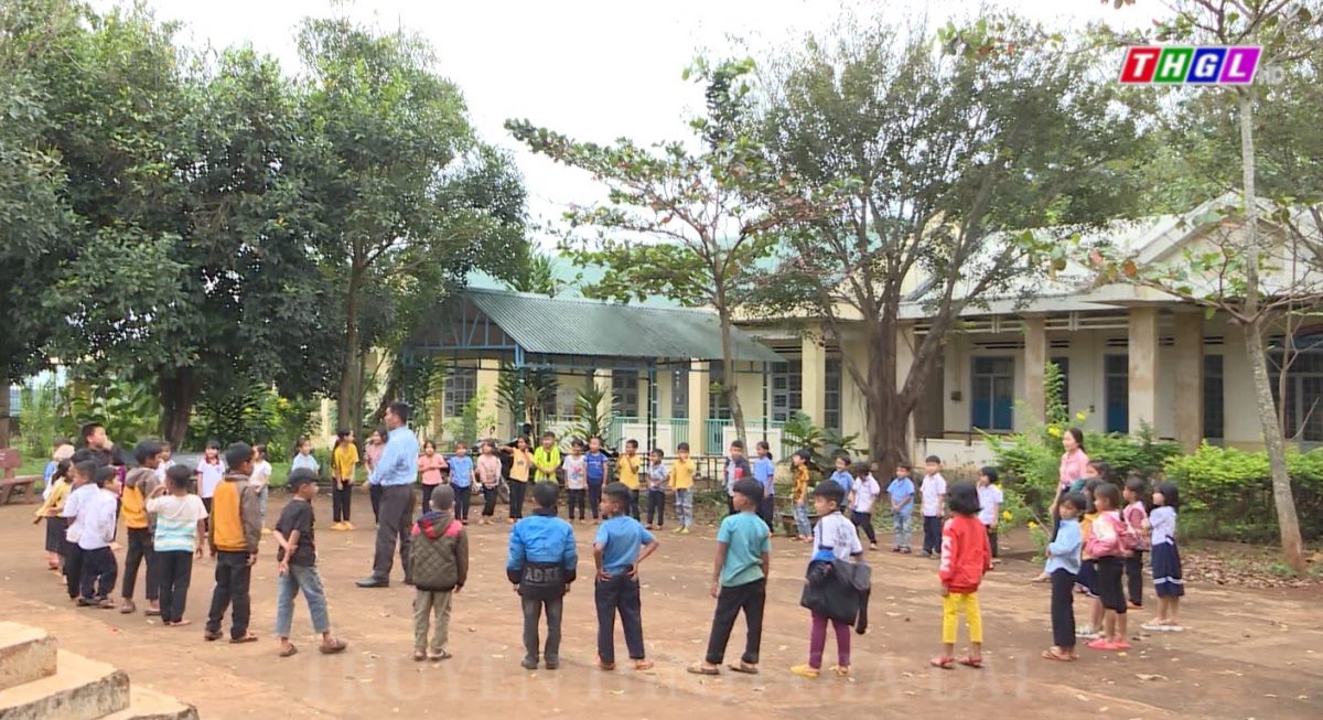 Niềm vui đến trường của học sinh huyện biên giới Chư Prông