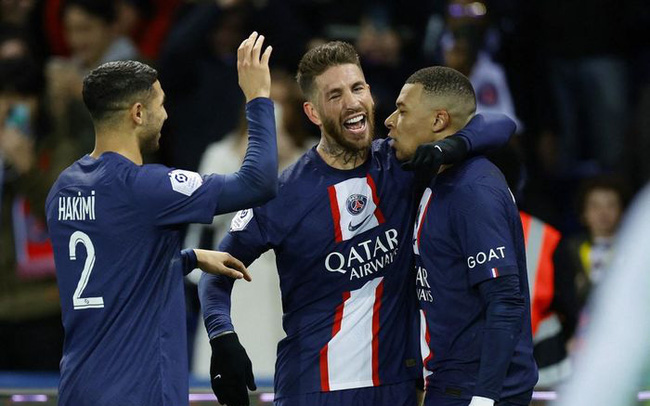 Neymar nhận thẻ đỏ, Mbappe giúp PSG thắng kịch tính Strasbourg