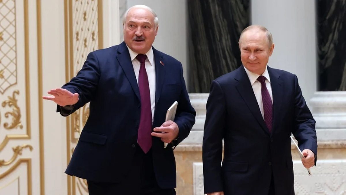 Phía sau chuyến công du chớp nhoáng của ông Putin tới Belarus