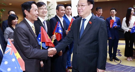 Chủ tịch Quốc hội Vương Đình Huệ gặp mặt cộng đồng người Việt tại Australia