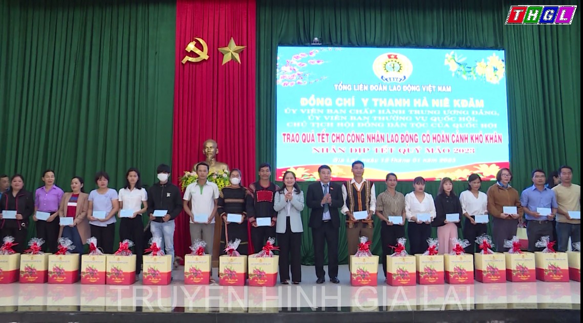 Chủ tịch Hội đồng Dân tộc Quốc hội Y Thanh Hà Niê Kđăm thăm, tặng quà Tết trên địa bàn tỉnh Gia Lai