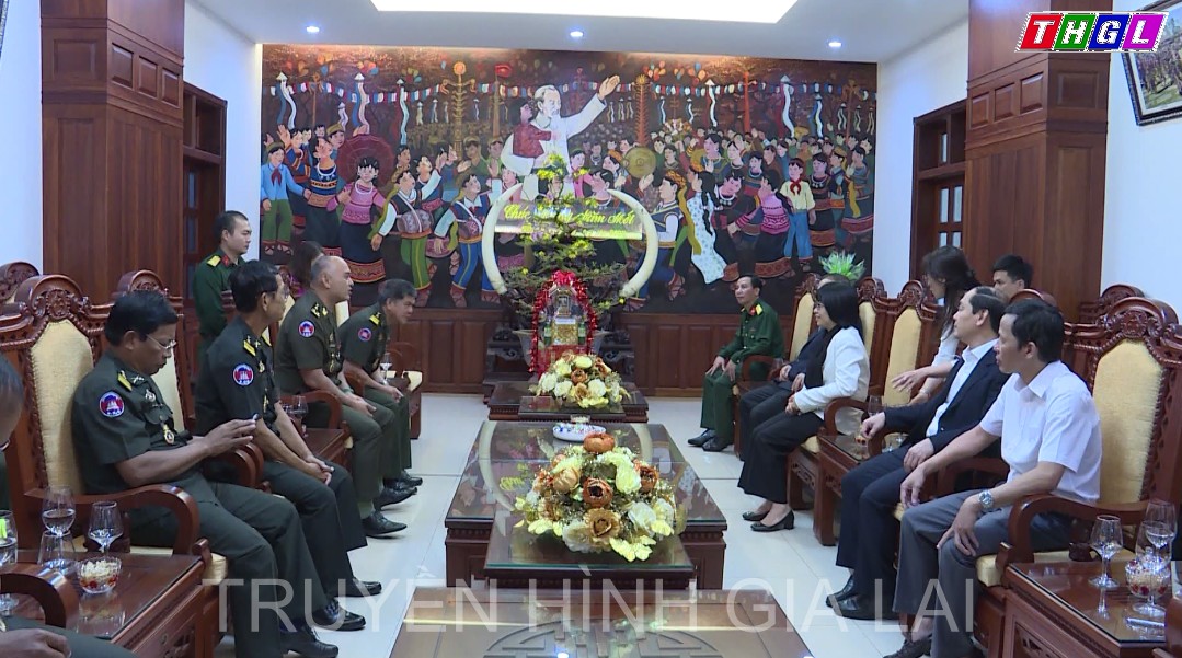 Đoàn cán bộ Quân khu 1, Quân đội Hoàng Gia Campuchia thăm, chúc mừng Ủy ban Nhân dân tỉnh Gia Lai nhân dịp Tết Nguyên đán Quý Mão 2023