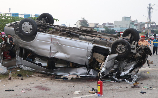 Hiện trường vụ tai nạn kinh hoàng làm 8 người chết ở Quảng Nam