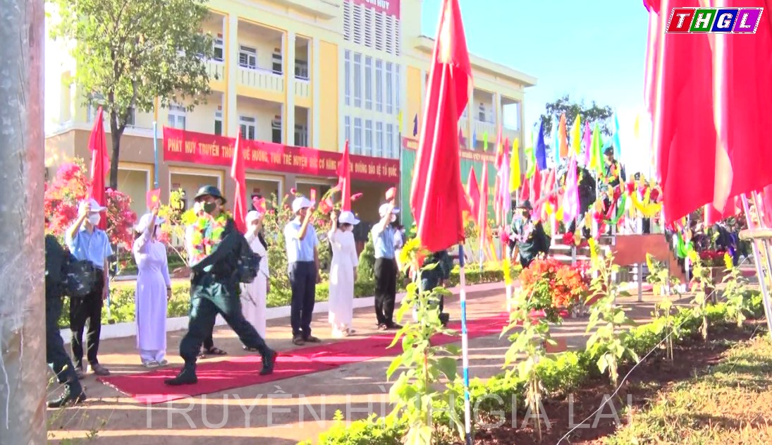 Các cấp Hội LHPN trong tỉnh Gia Lai tặng quà cho 2.650 tân binh lên đường nhập ngũ 