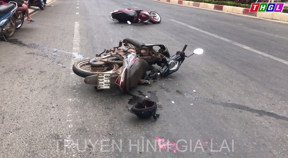 Va quệt giao thông tại ngã tư Lý Thái Tổ – Phan Đình Phùng (TP. Pleiku) khiến 1 người bị thương nặng