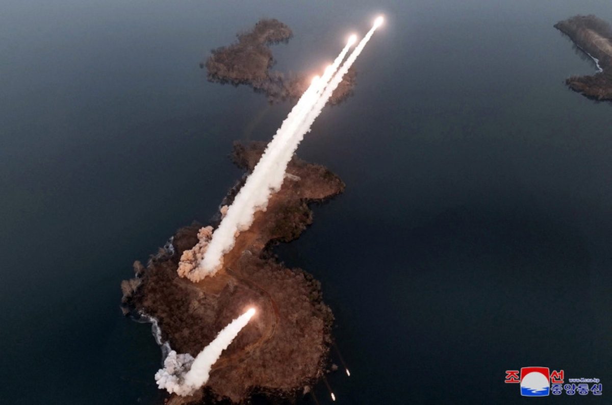 Triều Tiên phóng thành công 2 tên lửa từ tàu ngầm