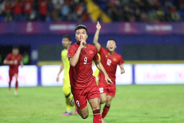 U22 Việt Nam – U22 Malaysia: Rượt đuổi 3 bàn & 2 thẻ đỏ, đoạt vé bán kết (SEA Games)