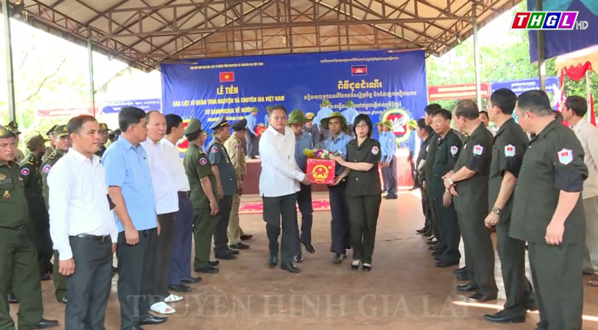 Trang trọng tổ chức Lễ tiễn, bàn giao hài cốt các Liệt sỹ quân tình nguyện và chuyên gia Việt Nam hy sinh qua các thời kỳ chiến tranh tại 2 tỉnh: Stung Treng và Ratanakiri (Vương quốc Campuchia) về nước