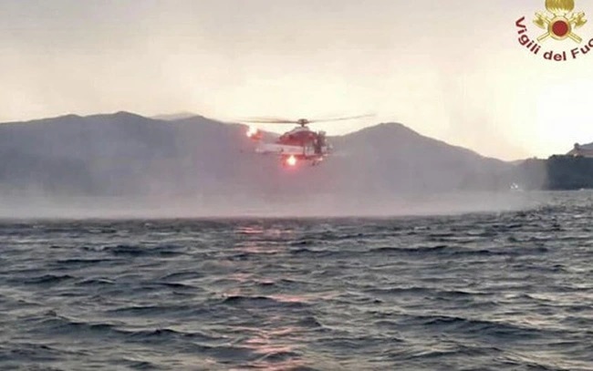Italy: Lật thuyền chở du khách trên hồ Maggiore, nhiều người mất tích