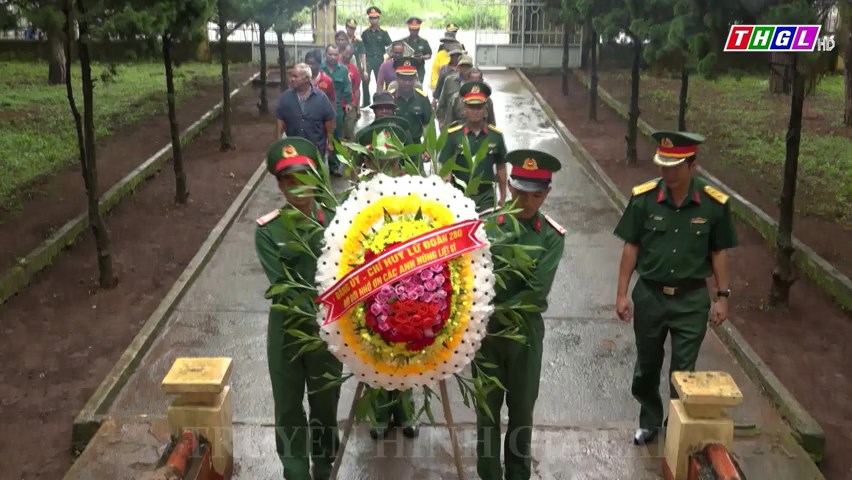 Lữ đoàn Công binh 280 dâng hương, dâng hoa Nhà bia Ghi danh Liệt sỹ
