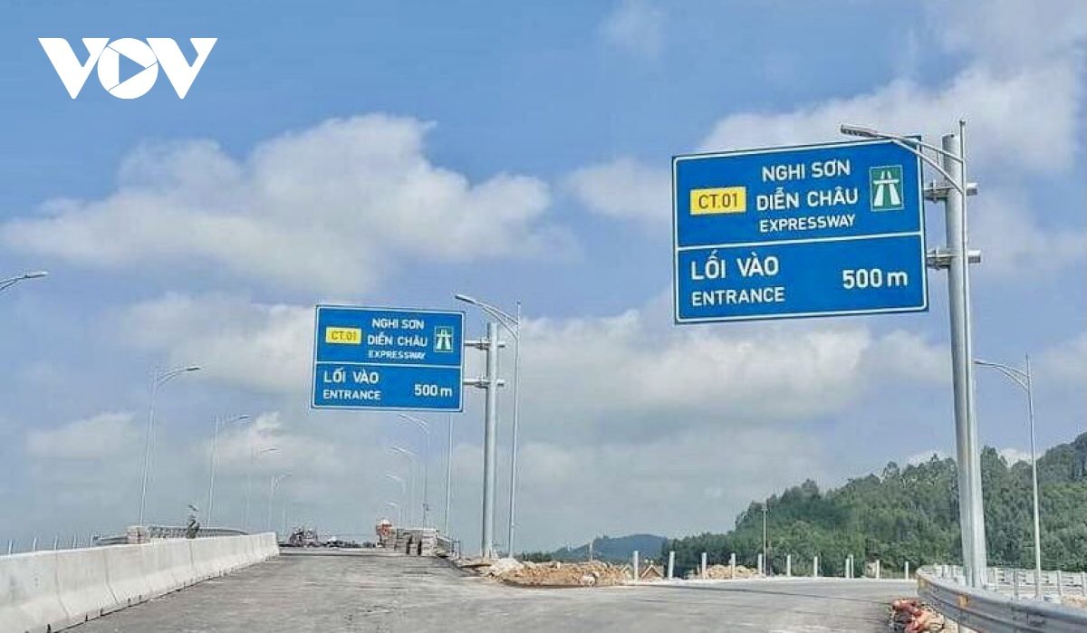 Thông xe cao tốc Bắc-Nam: “Kéo” miền Trung về gần Hà Nội