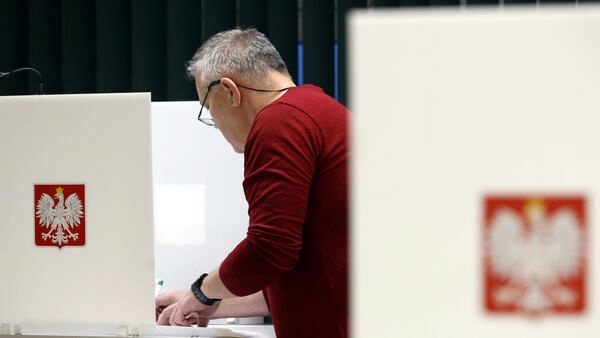 Bầu cử ở Ba Lan: Phe đối lập có cơ hội giành quyền thành lập chính phủ