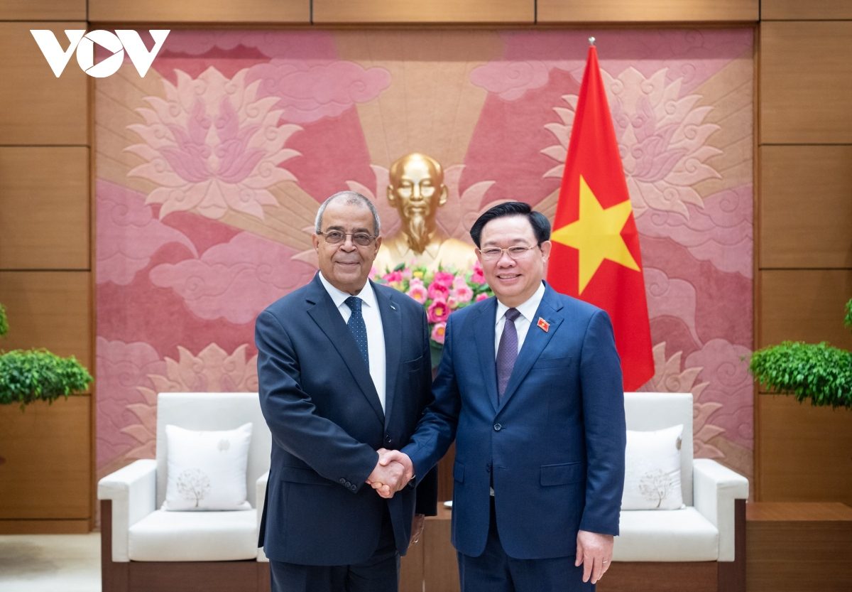 Chủ tịch Quốc hội tiếp Chủ tịch Ủy ban Liên Chính phủ Algeria – Việt Nam