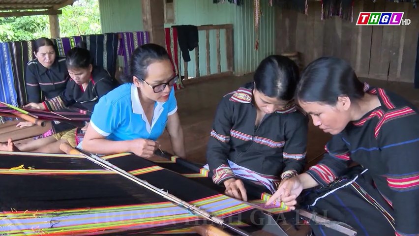 Phụ nữ Ia Mơ Nông phát huy nghề dệt thổ cẩm truyền thống