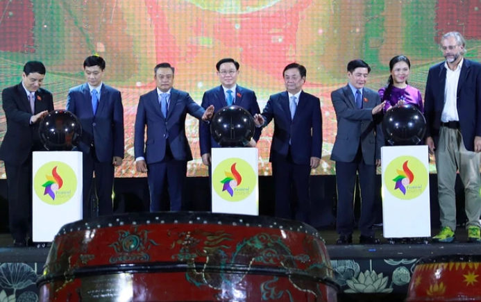 Chủ tịch Quốc hội dự khai mạc Festival Bảo tồn và phát triển làng nghề Việt Nam năm 2023