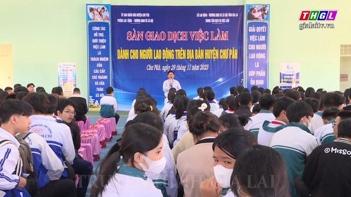 Hơn 300 lao động huyện Chư Păh tham gia Sàn giao dịch việc làm