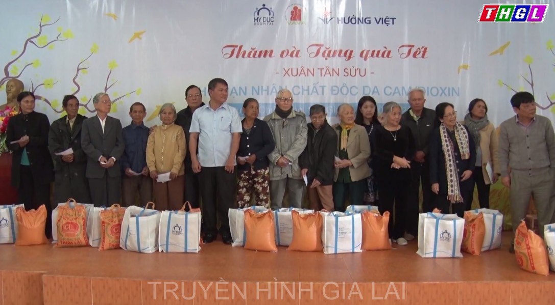 Tặng 100 suất quà cho nạn nhân chất độc da cam tại huyện Chư Prông nhân dịp Tết Nguyên đán Tân Sửu 2021