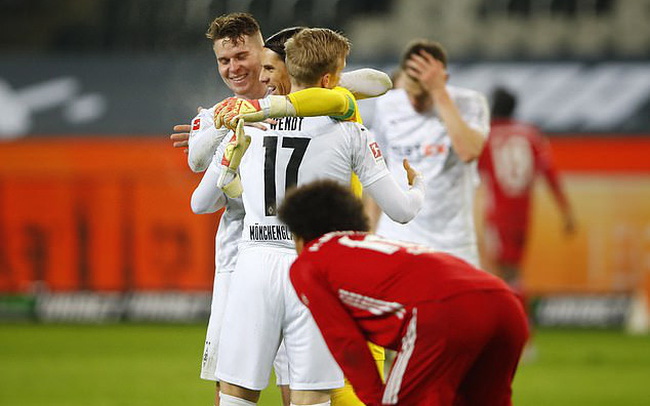 M’gladbach 3-2 Bayern Munich: Hùm Xám đứt mạch bất bại