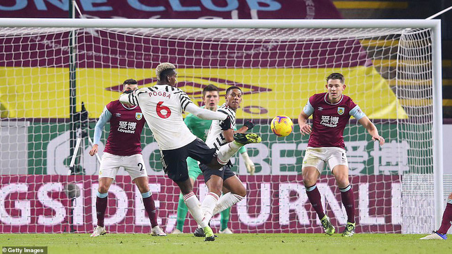 Burnley 0-1 Man Utd: Pogba lập công, MU độc chiếm ngôi đầu!