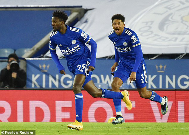 Vòng 18 Ngoại hạng Anh: Thắng Chelsea, Leicester giành ngôi đầu bảng