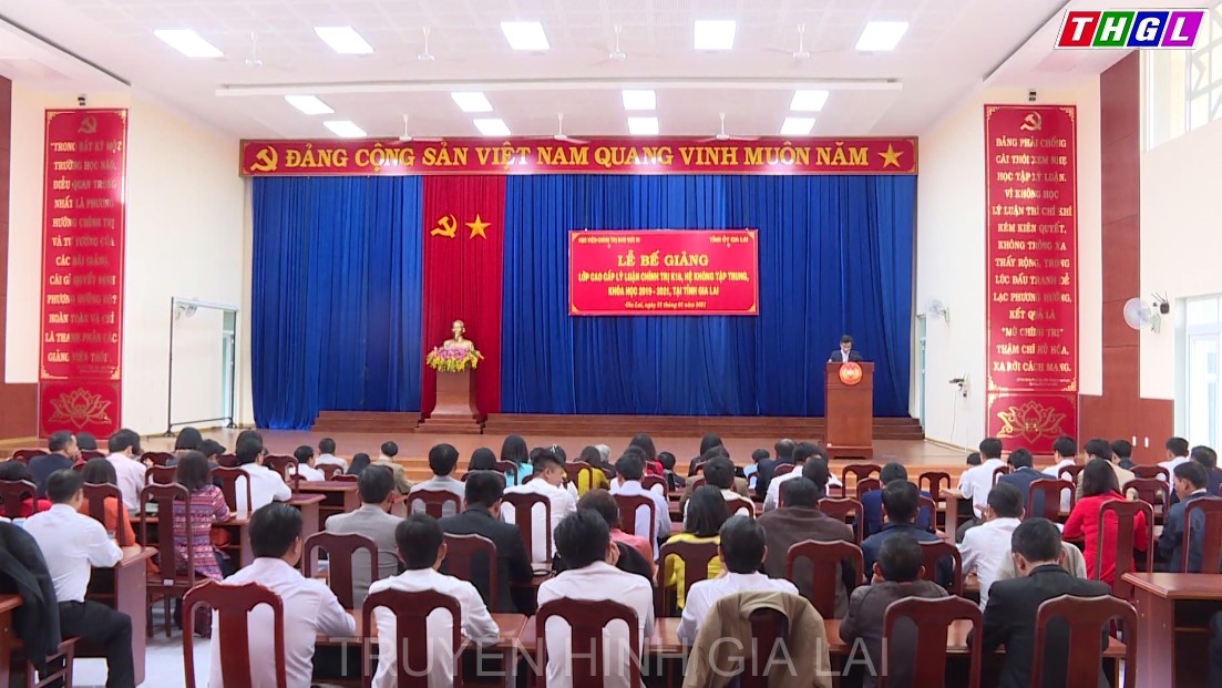 Bế giảng lớp Cao cấp lý luận chính trị K18