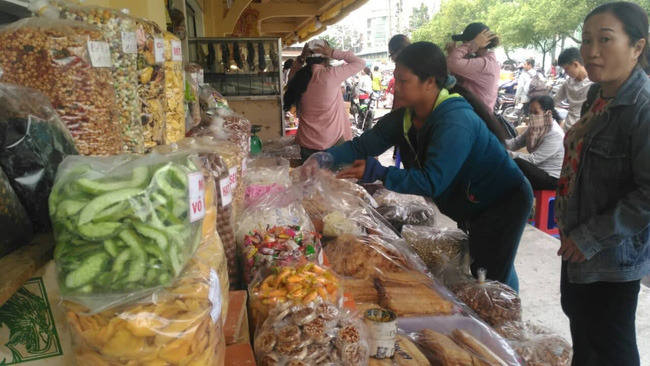 Cẩn trọng với bánh kẹo Tết không rõ nguồn gốc